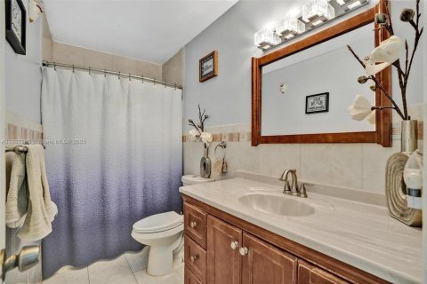 House in North Miami, Florida 3 bedrooms, 172.05 sq.m. № 1924763 - photo 26