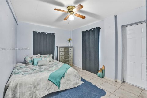 House in North Miami, Florida 3 bedrooms, 172.05 sq.m. № 1924763 - photo 28