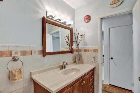 House in North Miami, Florida 3 bedrooms, 172.05 sq.m. № 1924763 - photo 27