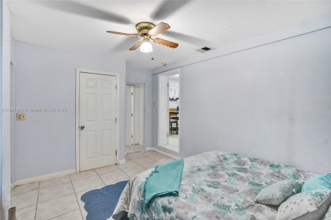 House in North Miami, Florida 3 bedrooms, 172.05 sq.m. № 1924763 - photo 30