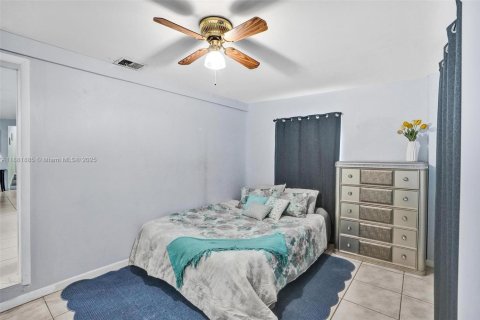 House in North Miami, Florida 3 bedrooms, 172.05 sq.m. № 1924763 - photo 29