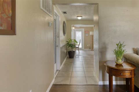 Villa ou maison à vendre à Holiday, Floride: 2 chambres, 88.81 m2 № 2233632 - photo 4