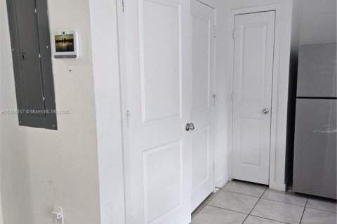 House in Florida City, Florida 3 bedrooms, 132.66 sq.m. № 1882280 - photo 7