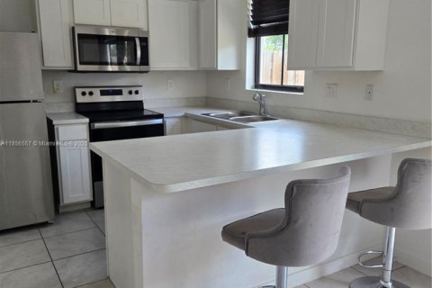 House in Florida City, Florida 3 bedrooms, 132.66 sq.m. № 1882280 - photo 10