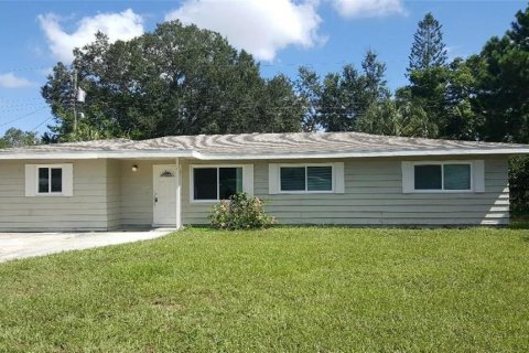 House in Sarasota, Florida 4 bedrooms, 147.9 sq.m. № 1908376 - photo 1