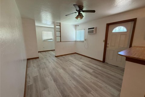 House in Sarasota, Florida 4 bedrooms, 147.9 sq.m. № 1908376 - photo 13