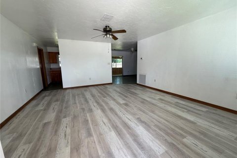 House in Sarasota, Florida 4 bedrooms, 147.9 sq.m. № 1908376 - photo 2