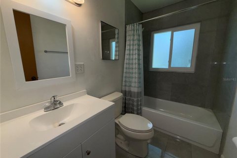 House in Sarasota, Florida 4 bedrooms, 147.9 sq.m. № 1908376 - photo 9
