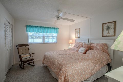 Condo in Mount Dora, Florida, 2 bedrooms  № 1516259 - photo 15