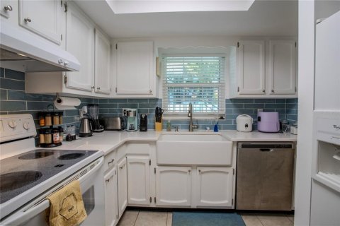 Condo in Mount Dora, Florida, 2 bedrooms  № 1516259 - photo 4