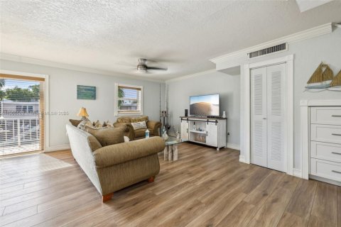 Copropriété à vendre à North Miami Beach, Floride: 2 chambres, 111.48 m2 № 1952897 - photo 12