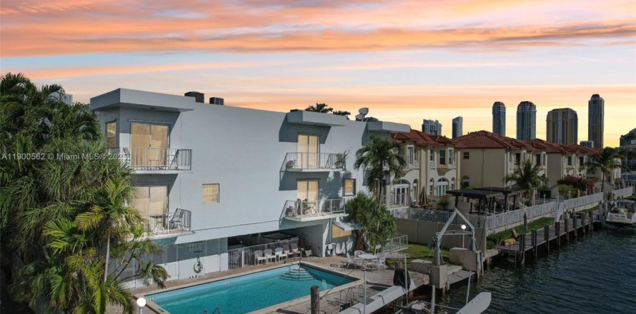 Condo à North Miami Beach, Floride, 2 chambres  № 1952897