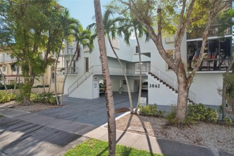 Copropriété à vendre à North Miami Beach, Floride: 2 chambres, 111.48 m2 № 1952897 - photo 5