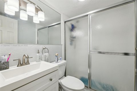 Copropriété à vendre à North Miami Beach, Floride: 2 chambres, 111.48 m2 № 1952897 - photo 21