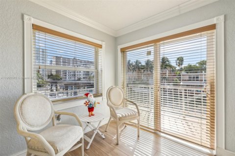 Copropriété à vendre à North Miami Beach, Floride: 2 chambres, 111.48 m2 № 1952897 - photo 23
