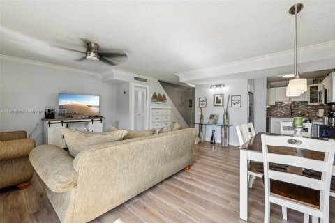 Copropriété à vendre à North Miami Beach, Floride: 2 chambres, 111.48 m2 № 1952897 - photo 14