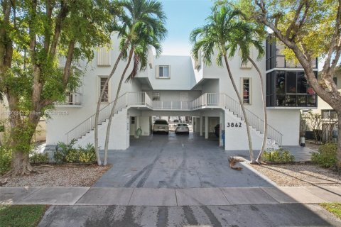 Copropriété à vendre à North Miami Beach, Floride: 2 chambres, 111.48 m2 № 1952897 - photo 4
