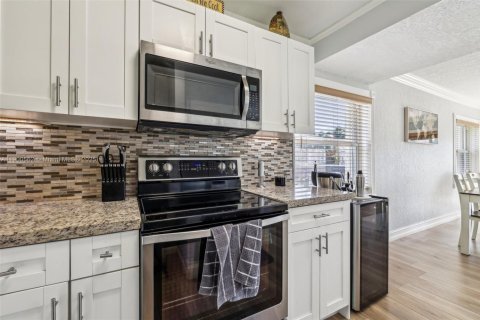 Copropriété à vendre à North Miami Beach, Floride: 2 chambres, 111.48 m2 № 1952897 - photo 18