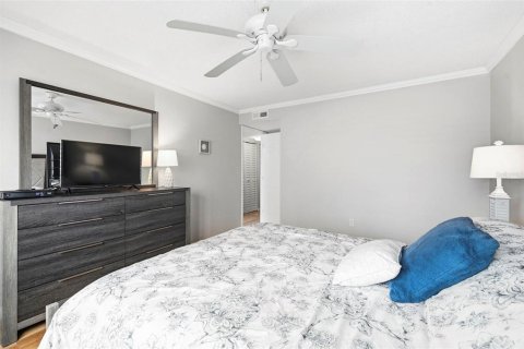 Condo in Largo, Florida, 2 bedrooms  № 2200200 - photo 23