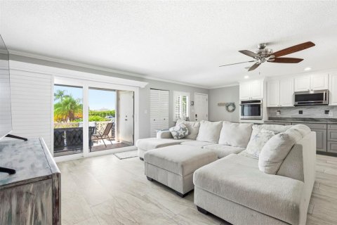 Condo in Largo, Florida, 2 bedrooms  № 2200200 - photo 10