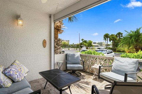 Condo in Largo, Florida, 2 bedrooms  № 2200200 - photo 14