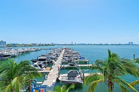 Condominio en venta en North Bay Village, Florida, 2 dormitorios, 95.69 m2 № 2158064 - foto 13