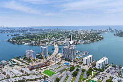Condominio en venta en North Bay Village, Florida, 2 dormitorios, 95.69 m2 № 2158064 - foto 2