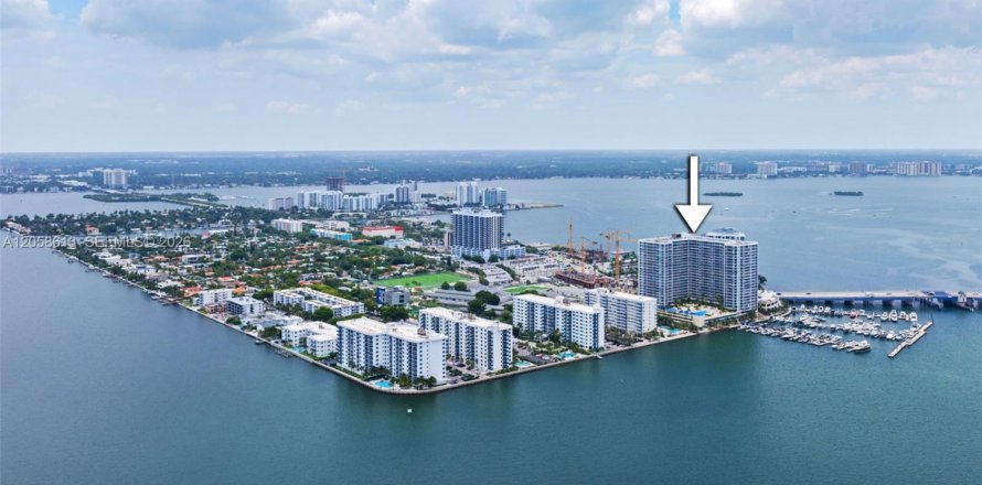 Condominio en North Bay Village, Florida, 2 dormitorios № 2158064