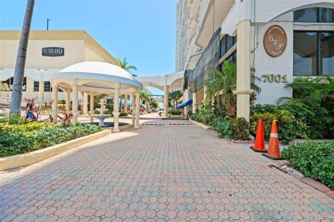 Condominio en venta en North Bay Village, Florida, 2 dormitorios, 95.69 m2 № 2158064 - foto 14