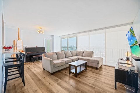 Condominio en venta en North Bay Village, Florida, 2 dormitorios, 95.69 m2 № 2158064 - foto 16