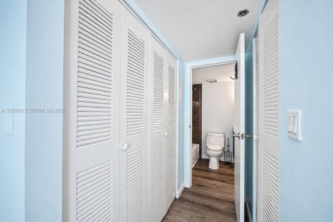 Condominio en venta en North Bay Village, Florida, 2 dormitorios, 95.69 m2 № 2158064 - foto 28