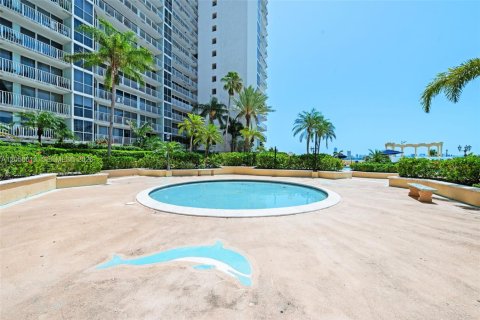 Condominio en venta en North Bay Village, Florida, 2 dormitorios, 95.69 m2 № 2158064 - foto 11