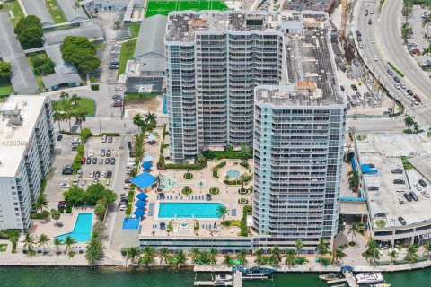 Condominio en venta en North Bay Village, Florida, 2 dormitorios, 95.69 m2 № 2158064 - foto 6