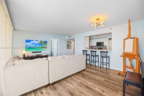 Condominio en venta en North Bay Village, Florida, 2 dormitorios, 95.69 m2 № 2158064 - foto 18