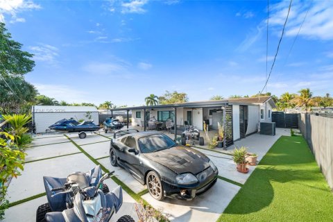 Casa en venta en Hialeah, Florida, 3 dormitorios, 135.45 m2 № 2004338 - foto 17