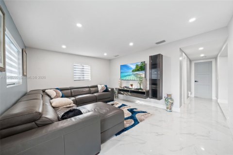 Casa en venta en Hialeah, Florida, 3 dormitorios, 135.45 m2 № 2004338 - foto 9