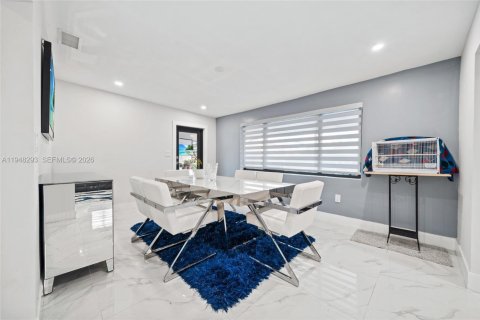 Casa en venta en Hialeah, Florida, 3 dormitorios, 135.45 m2 № 2004338 - foto 7