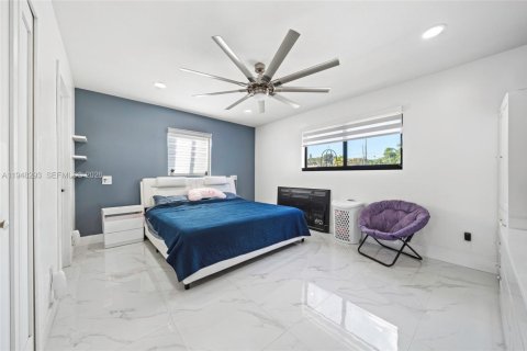 Casa en venta en Hialeah, Florida, 3 dormitorios, 135.45 m2 № 2004338 - foto 10