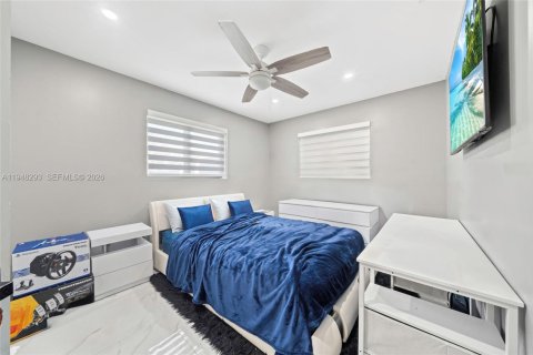 Casa en venta en Hialeah, Florida, 3 dormitorios, 135.45 m2 № 2004338 - foto 15