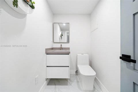 Casa en venta en Hialeah, Florida, 3 dormitorios, 135.45 m2 № 2004338 - foto 16