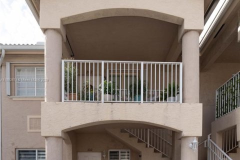 Appartement à louer à Hialeah, Floride: 3 chambres, 97.83 m2 № 1946404 - photo 1