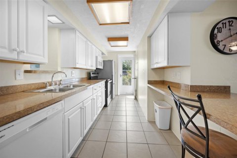 House in Englewood, Florida 3 bedrooms, 118.54 sq.m. № 1734736 - photo 5
