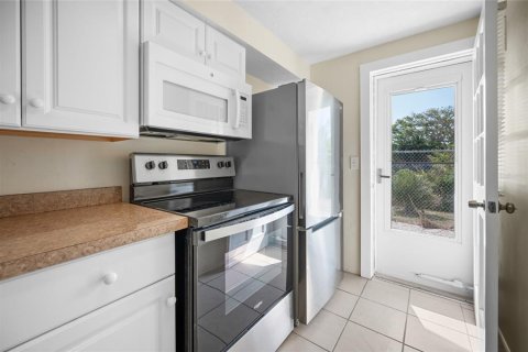 House in Englewood, Florida 3 bedrooms, 118.54 sq.m. № 1734736 - photo 8