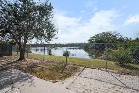 House in Englewood, Florida 3 bedrooms, 118.54 sq.m. № 1734736 - photo 26