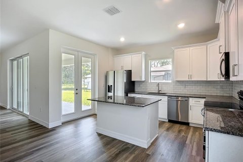 Villa ou maison à vendre à North Port, Floride: 4 chambres, 194.35 m2 № 1904337 - photo 6