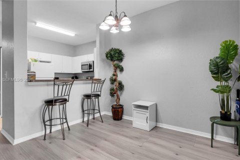 Townhouse in Miramar, Florida 3 bedrooms, 112.41 sq.m. № 1995076 - photo 9