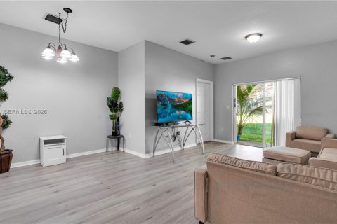 Townhouse in Miramar, Florida 3 bedrooms, 112.41 sq.m. № 1995076 - photo 6