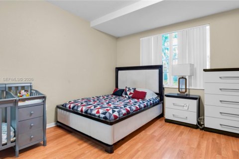 Townhouse in Miramar, Florida 3 bedrooms, 112.41 sq.m. № 1995076 - photo 24