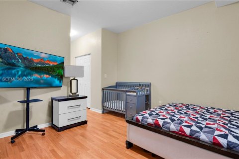 Townhouse in Miramar, Florida 3 bedrooms, 112.41 sq.m. № 1995076 - photo 25