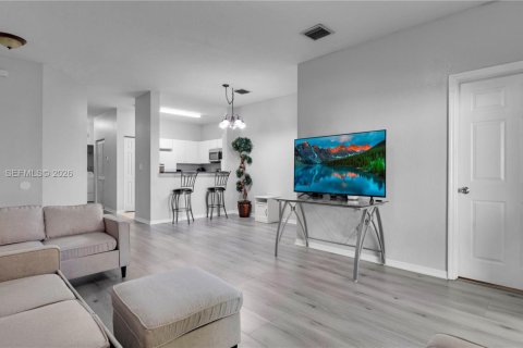 Townhouse in Miramar, Florida 3 bedrooms, 112.41 sq.m. № 1995076 - photo 5